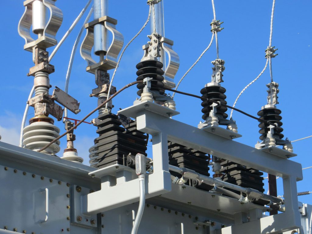 Isolateurs et connexions d’un transformateur