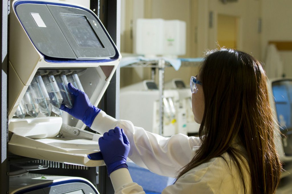 Analyse d’échantillons au laboratoire
